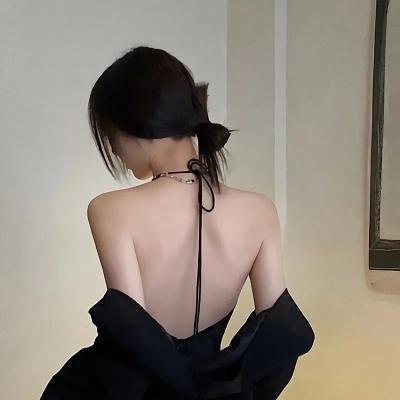 驼背人与舞女